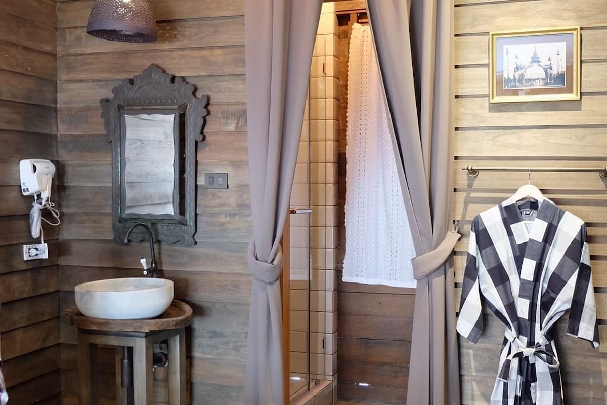 Canale Suite | Bathroom | Free toiletries, bathrobes, slippers, towels