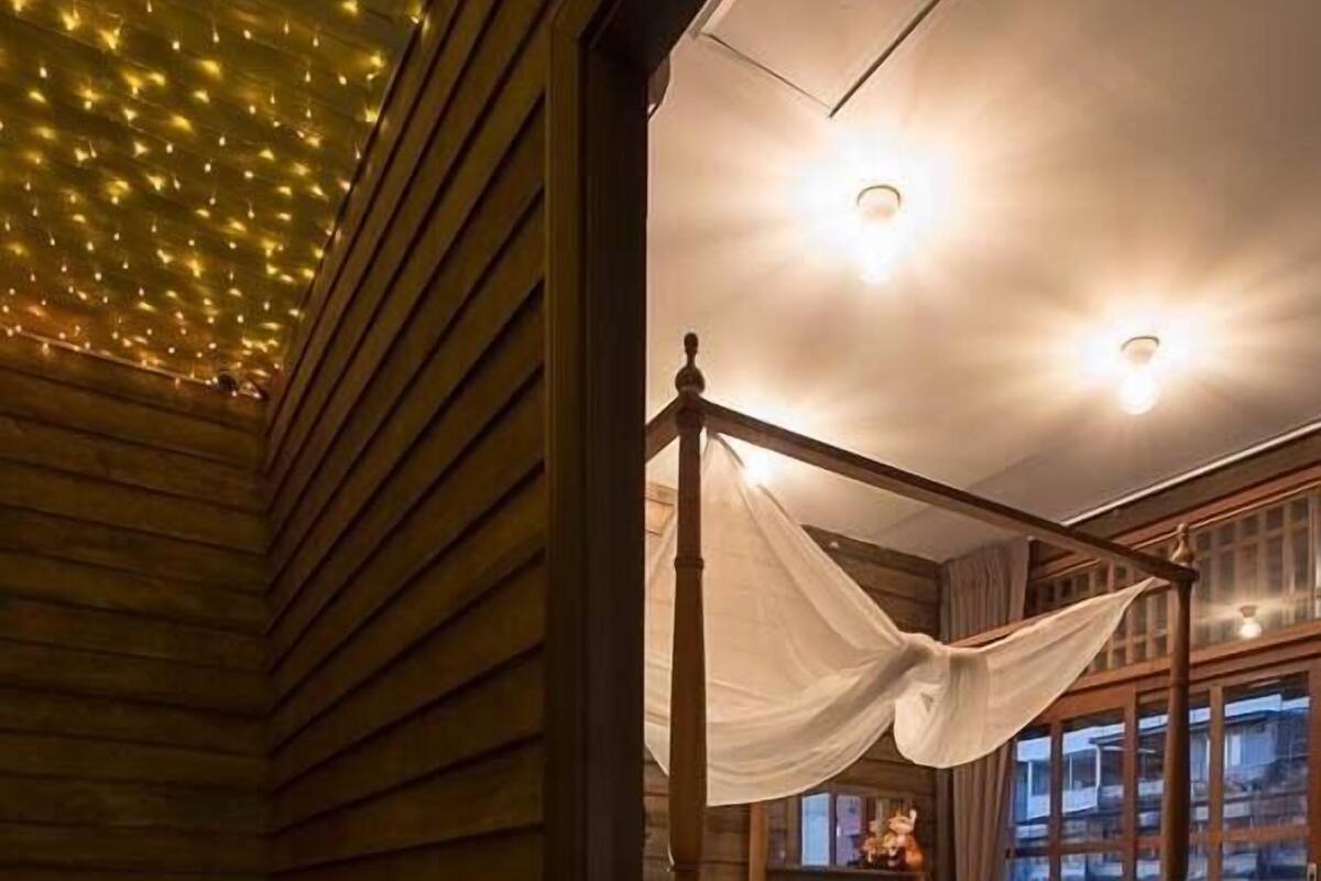Balcony Deluxe II (3 Guests) | Free WiFi