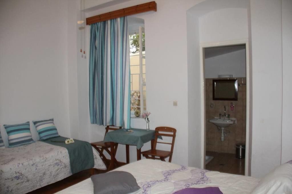 double or twin room, private bathroom | living area