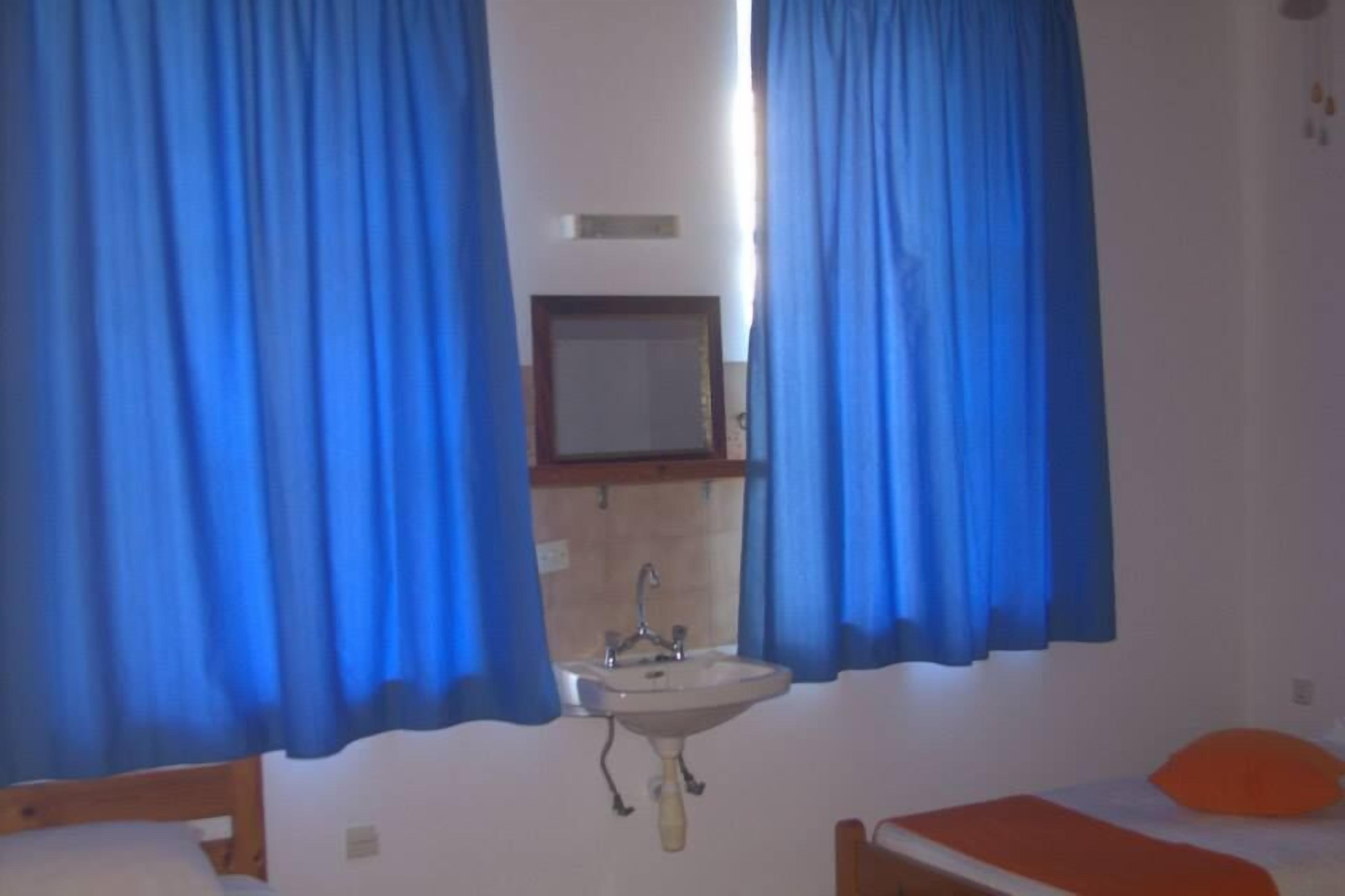 double or twin room, shared bathroom | living area