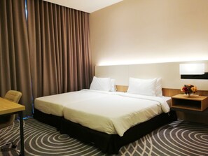 In-room safe, desk, iron/ironing board, free WiFi - Regalia Upper View Hotel (Kuala Lumpur)