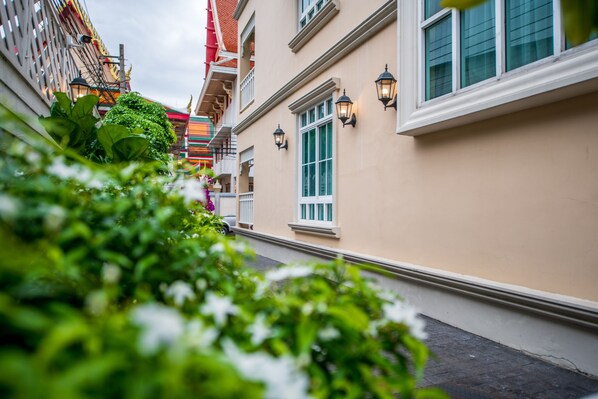 Exterior detail - The Orchid House 153 (Bangkok)