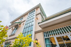 Exterior detail - The Orchid House 153 (Bangkok)