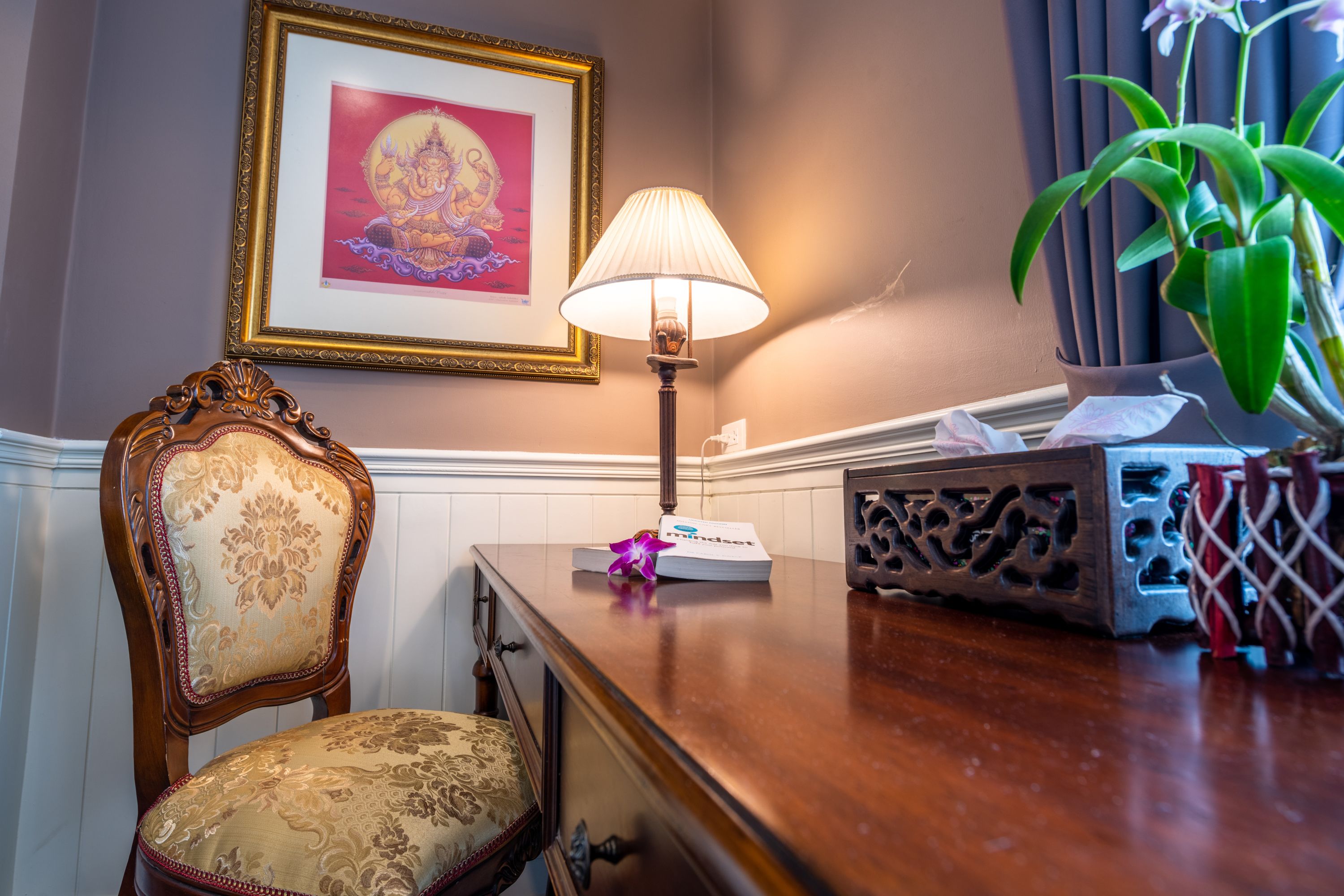 triple suite | in-room safe, desk, free wifi, bed sheets