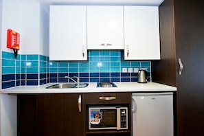 Studio, Kitchenette | Private kitchen - Citylivein Grove Street Edinburgh (Edinburgh)