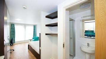 Double Room | Iron/ironing board, free cribs/infant beds, free WiFi, bed sheets