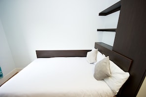 Double Room | Iron/ironing board, free cots/infant beds, free WiFi, bed sheets - Citylivein Grove Street Edinburgh (Edinburgh)
