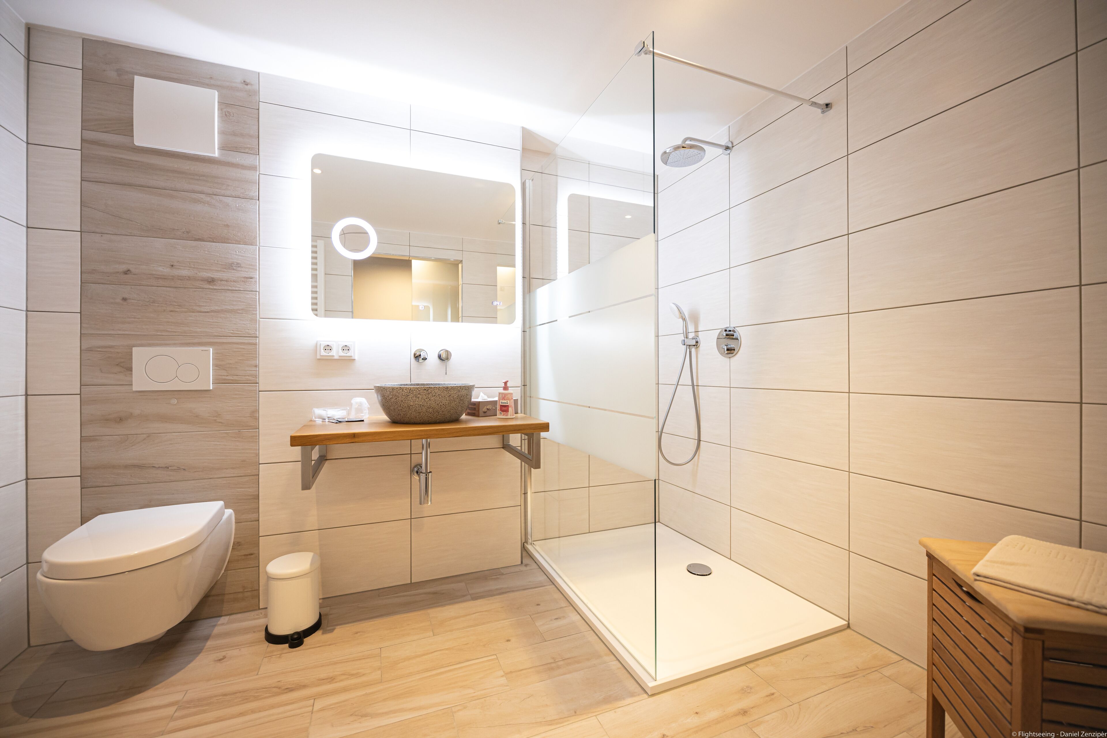 deluxe room | bathroom | shower, hair dryer, towels