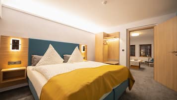 Familiekamer | Luxe beddengoed, een minibar, een laptopwerkplek, geluiddichte muren