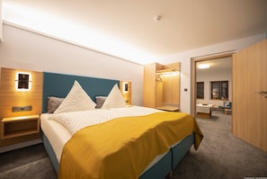 Premium bedding, minibar, laptop workspace, soundproofing - Landhotel Zur Guten Einkehr (Doberschau-Gaussig)