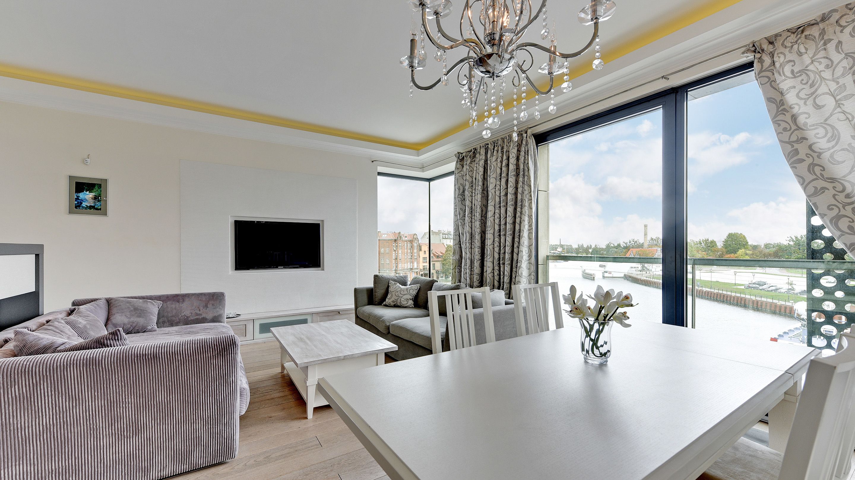 Deluxe Apartment (River Front (4 adults)) | Living room