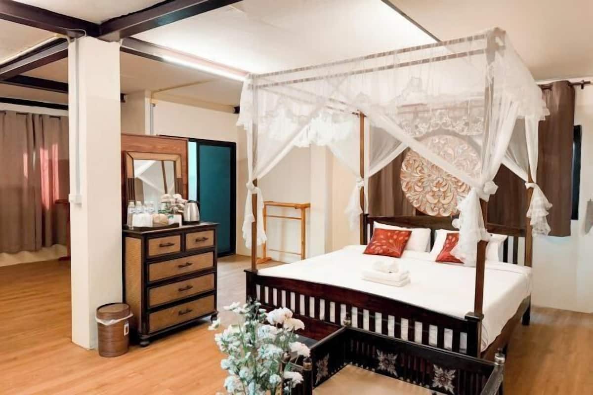 Desk, blackout drapes, WiFi (free), bed sheets