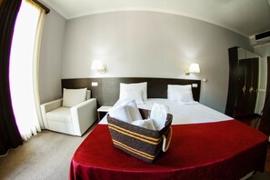 Double or Twin room with Sofa bed | Minibar, in-room safe, desk, iron/ironing board - Terrace Avlabari by Log Inn (Tbilisi)