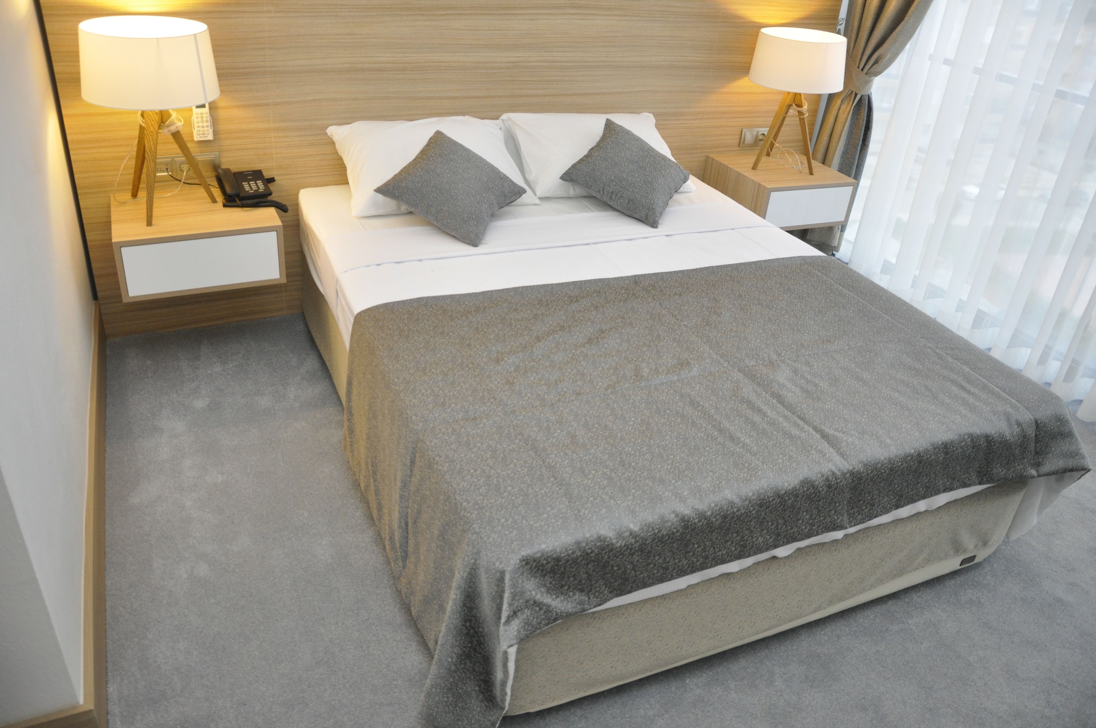 standard single room | minibar, in-room safe, desk, soundproofing