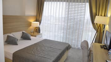 Minibar, coffres-forts dans les chambres, bureau, chambres insonorisées