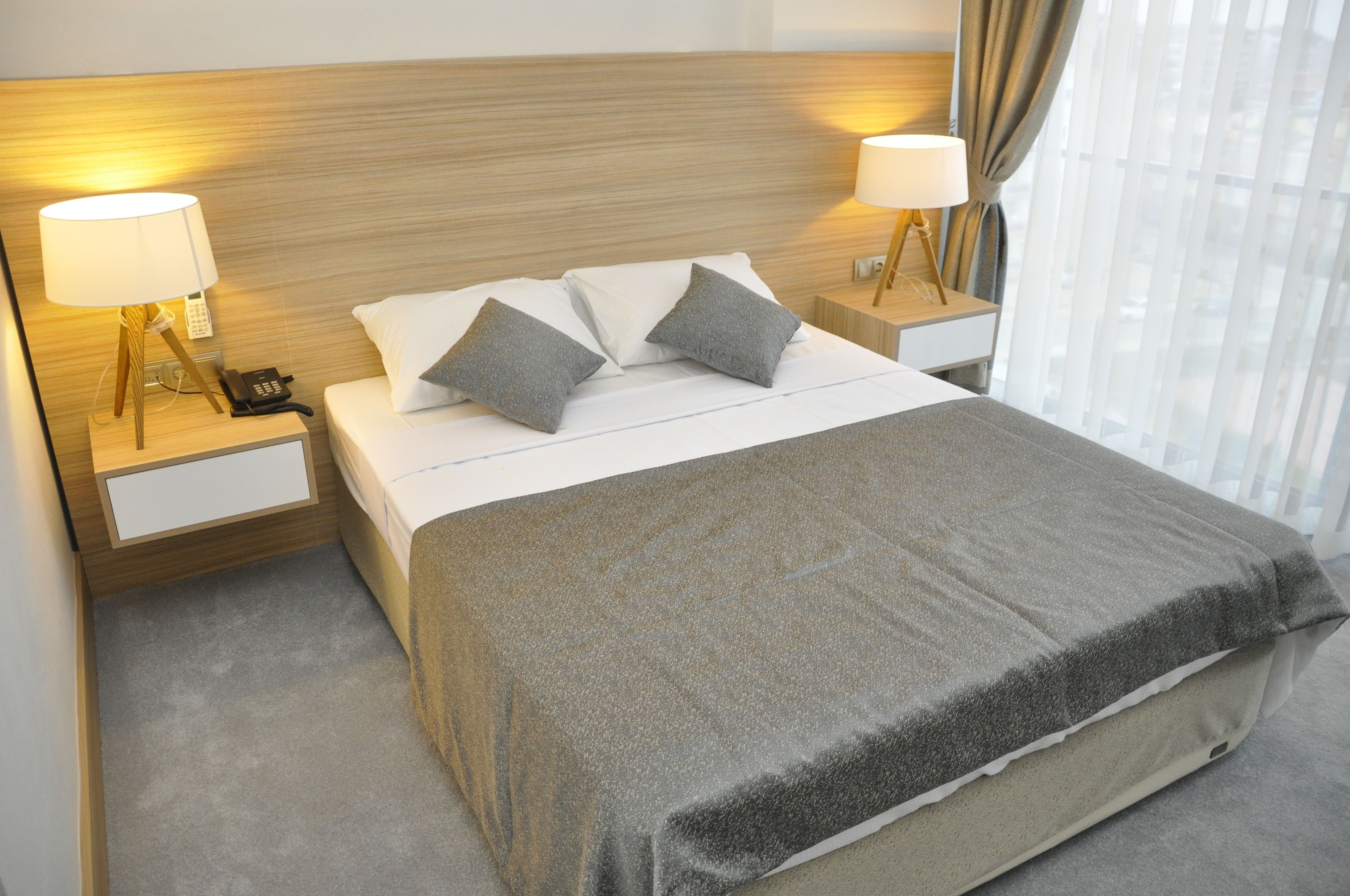 standard single room | minibar, in-room safe, desk, soundproofing