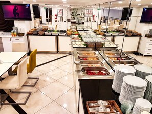 Free daily buffet breakfast