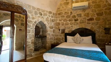 Standard Room, 1 Bedroom | 1 bedroom, minibar, in-room safe, desk