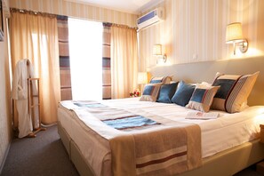 Standard Double or Twin Room | 1 bedroom, premium bedding, minibar, in-room safe - Club Hotel Dostuk (Bishkek)