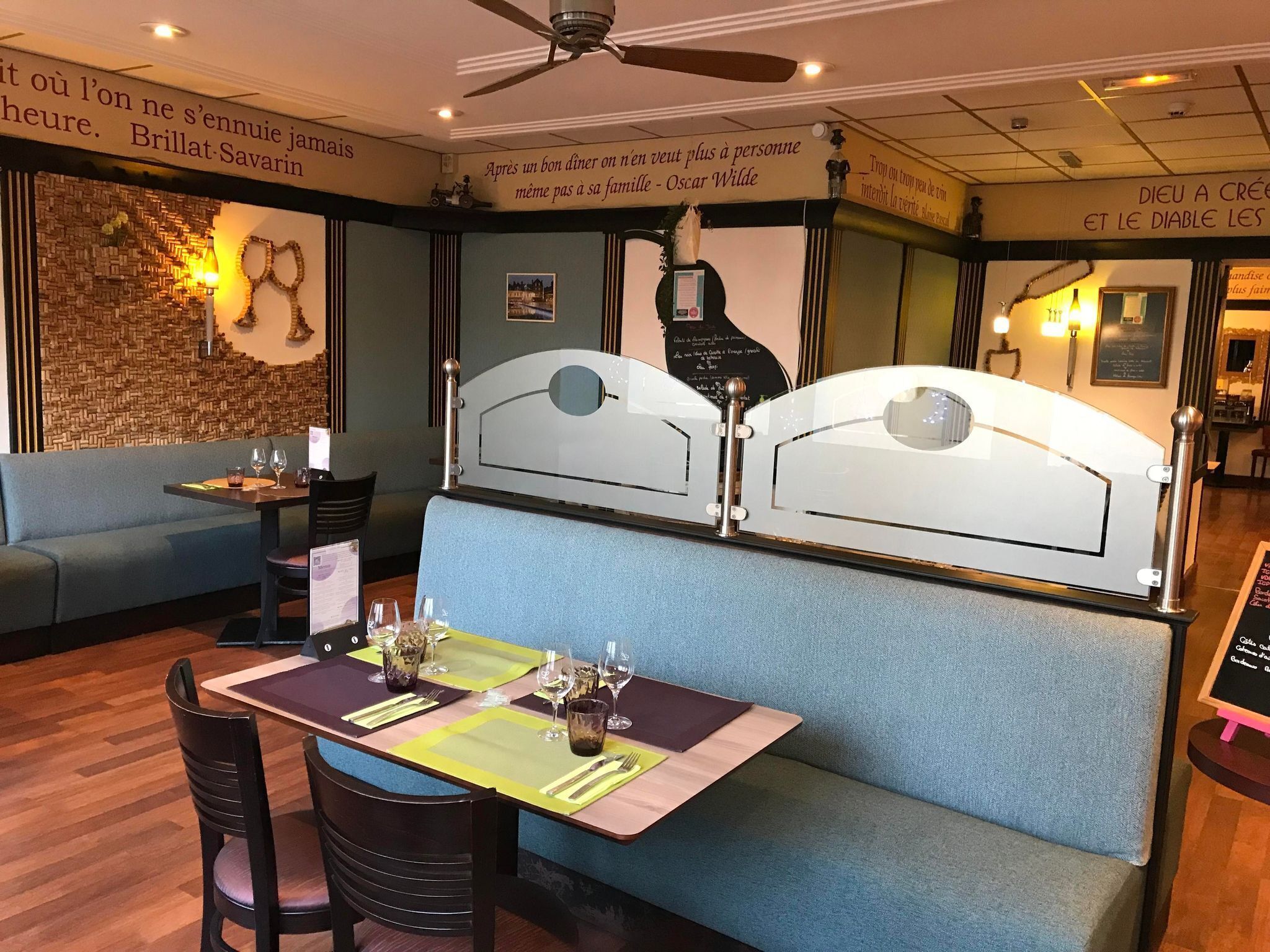 lunch and dinner served, french cuisine