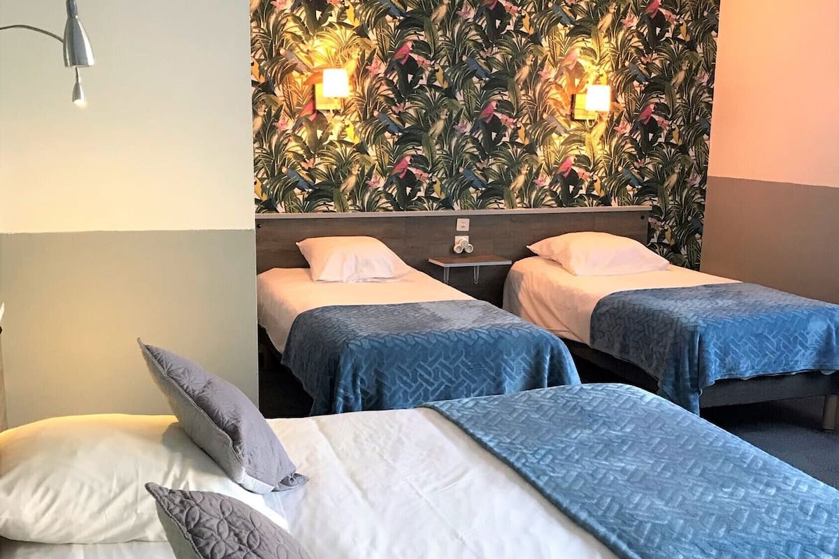 traditional quadruple room | 1 bedroom, premium bedding, individually decorated, desk