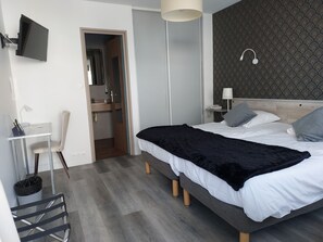 Premium bedding, individually decorated, desk, blackout curtains - L'Auberg'Ine - Maison Glenn Anna (Sainte-Anne-d'Auray)