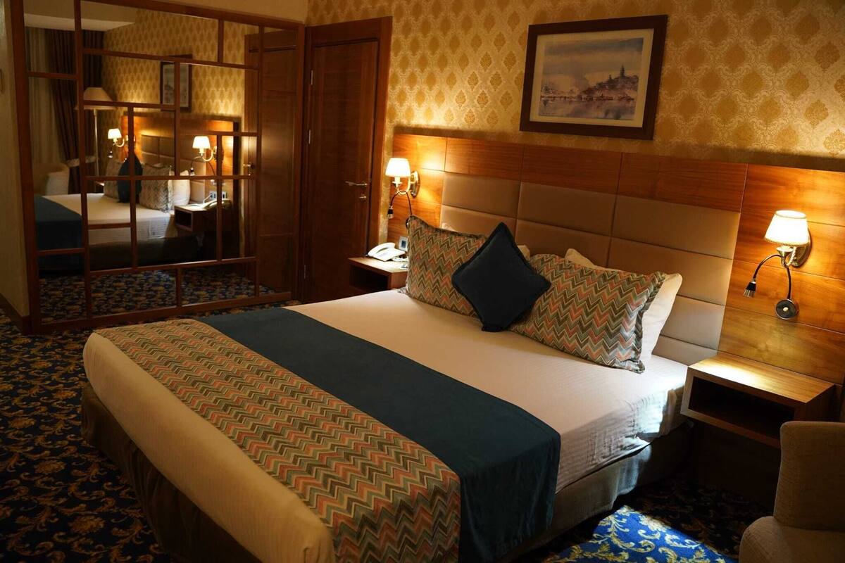 Suite | Minibar, in-room safe, desk, iron/ironing board