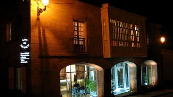 Façade de l’hébergement - soirée/nuit