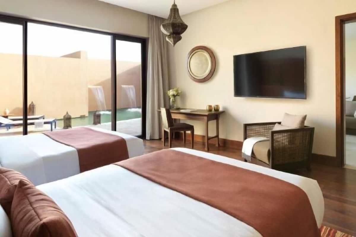 1 bedroom, premium bedding, minibar, in-room safe
