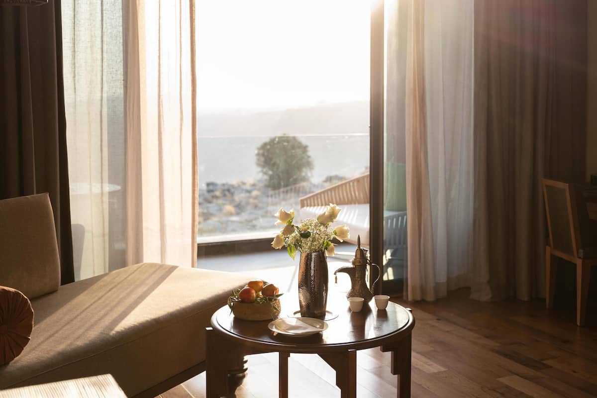 Deluxe Room, Mountain View | Premium bedding, minibar, in-room safe, desk
