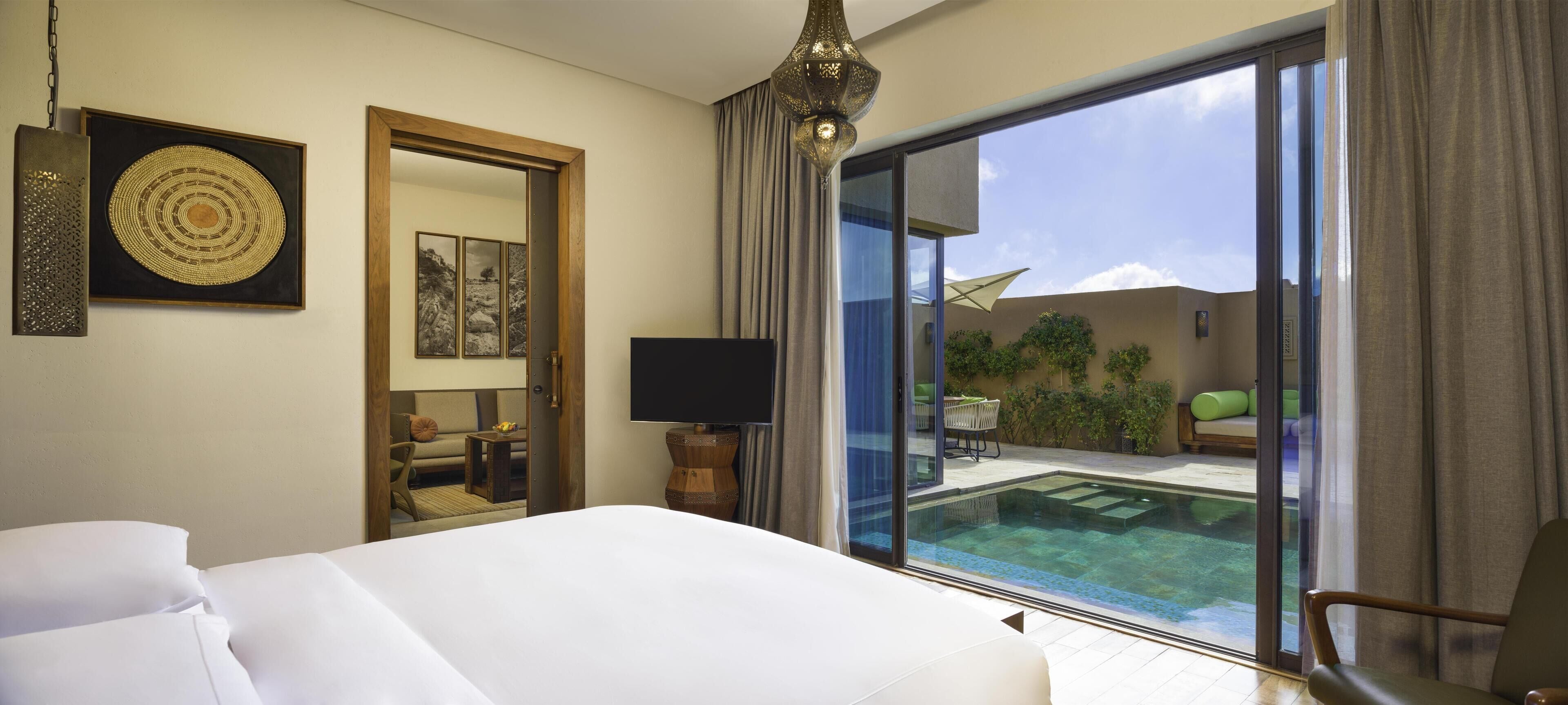 Hochwertige Bettwaren, Minibar, Zimmersafe, Schreibtisch