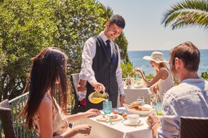 20 restaurantes, se sirve cena 