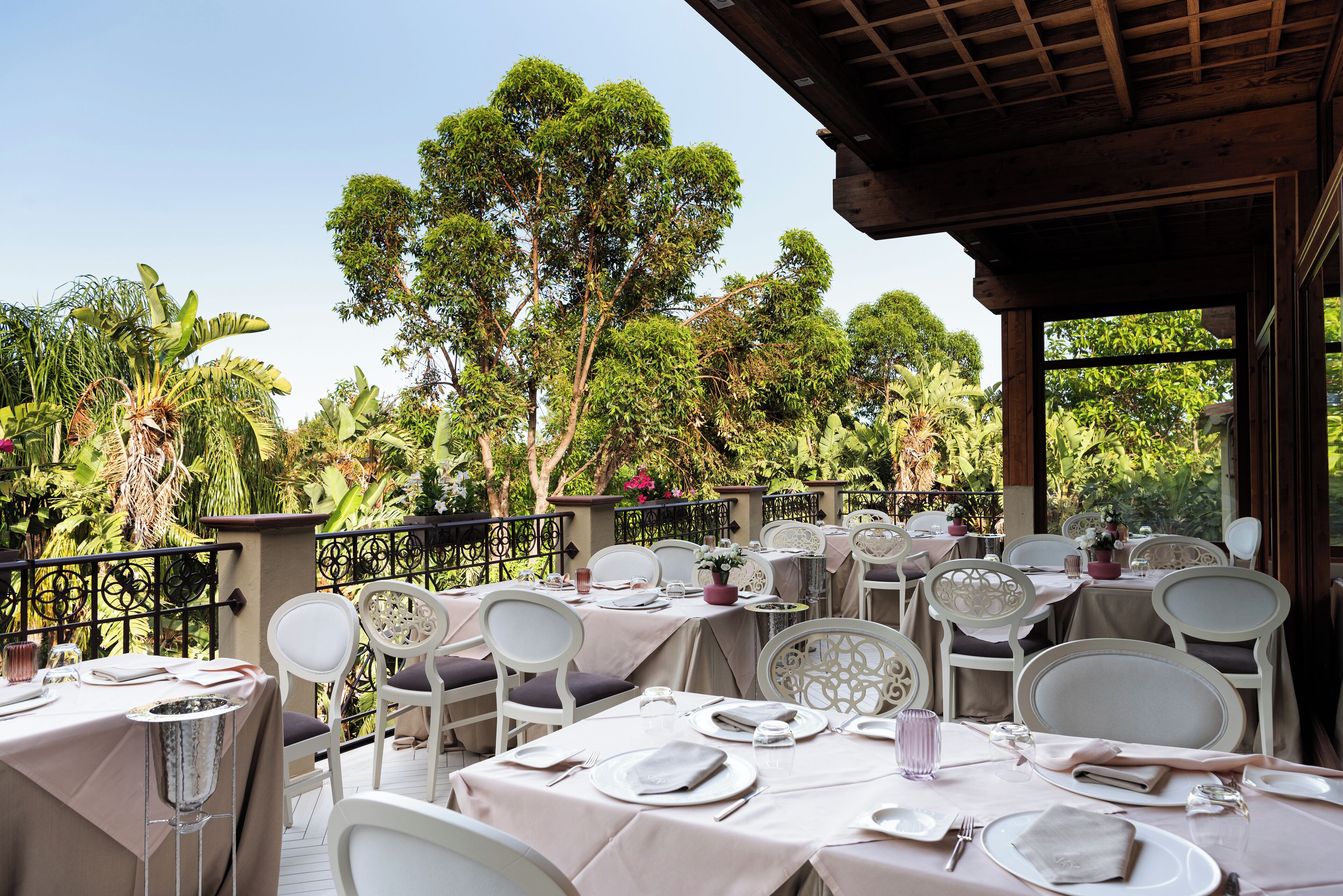 20 restaurants, dinner served