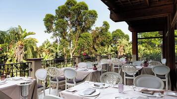 20 restaurants, dinner served