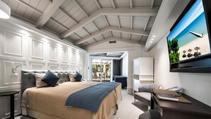 A bedroom with a bed, a desk, a chair, and a television. - Forte Village Resort - Villa del Parco & Spa (Pula)