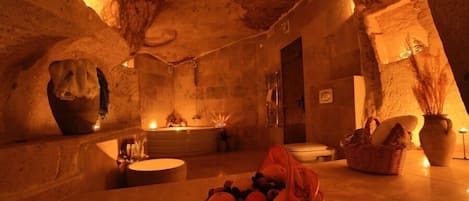 Jetted bathtub