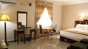 Premium bedding, in-room safe, individually decorated