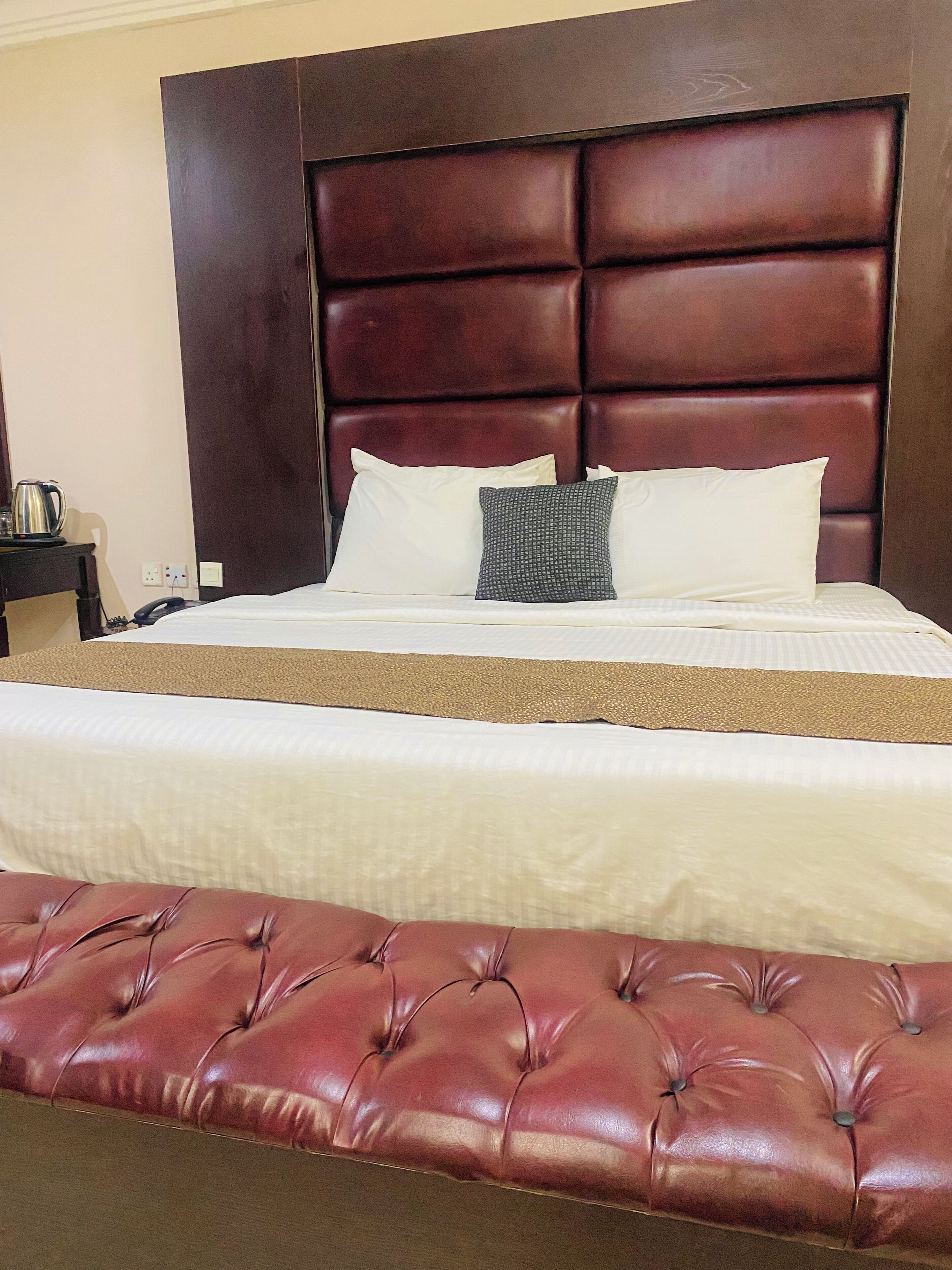 Kamar Presidensial | Seprai premium, brankas, dan didekorasi berbeda-beda