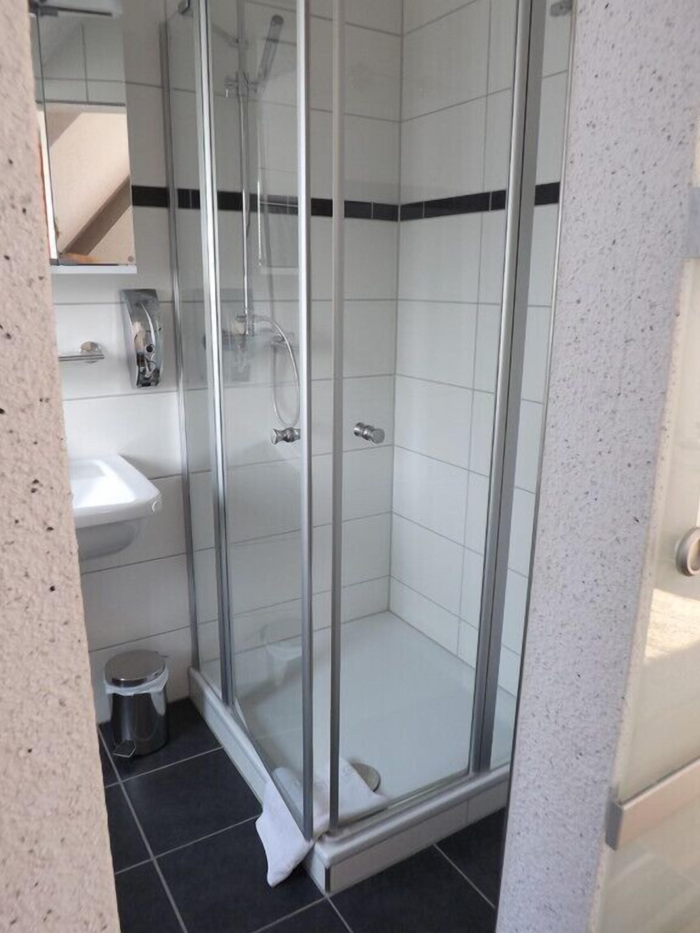 shower, free toiletries, towels