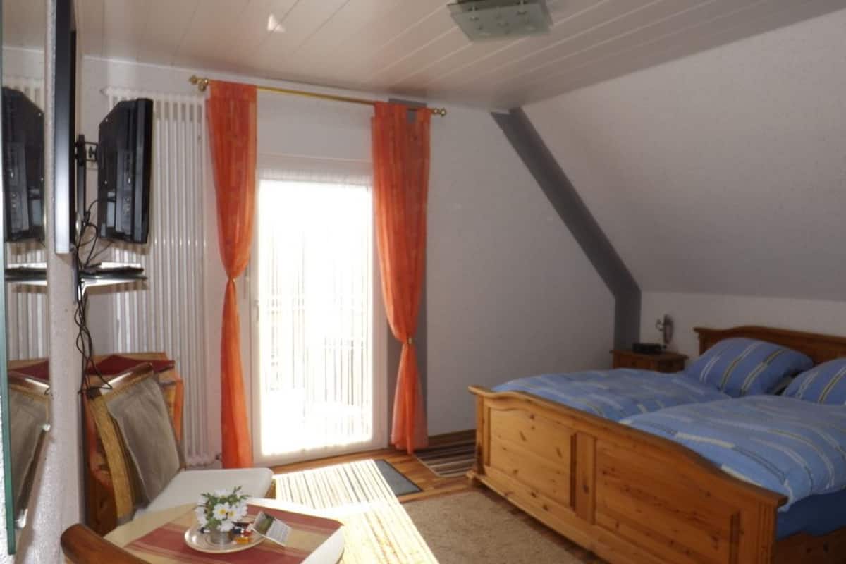 standard double room, balcony | desk, free wifi, bed sheets