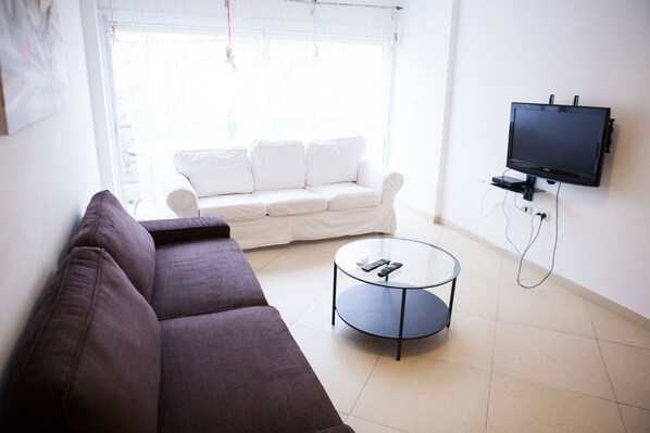 City Apartment, 2 Bedrooms | Living room