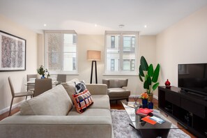 Deluxe Apartment, 1 Bedroom, City View | Living area | Flat-screen TV - One Bed Serviced Apt near Holborn in Chancery Lane (London)