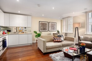Deluxe Apartment, 1 Bedroom, City View | Living area