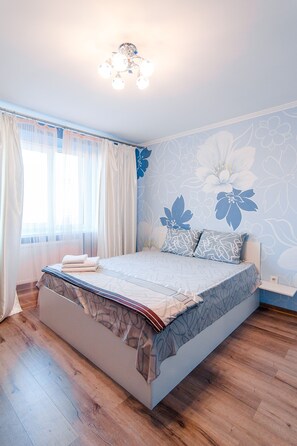 Comfort Studio, 1 Queen Bed | Desk, laptop workspace, iron/ironing board, free WiFi - Potemkin's Favorite Suites (Odesa)