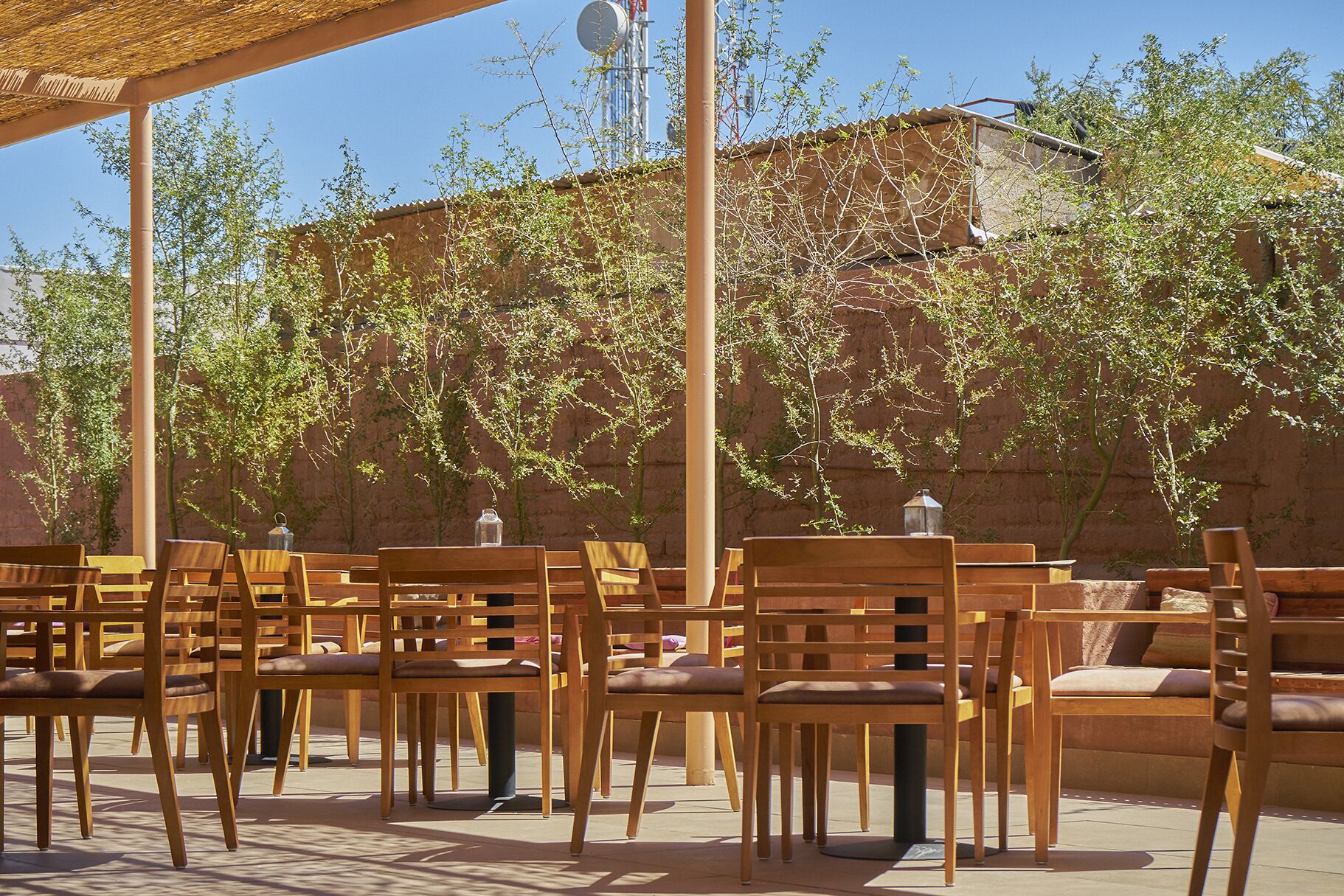 2 restaurants, dinner served, international cuisine