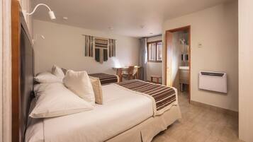 Standard Double Room, 1 King Bed | Premium bedding, pillowtop beds, in-room safe, blackout drapes