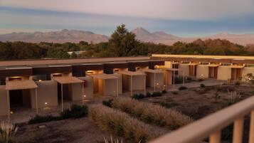Deluxe Room | Premium bedding, pillowtop beds, in-room safe, blackout drapes