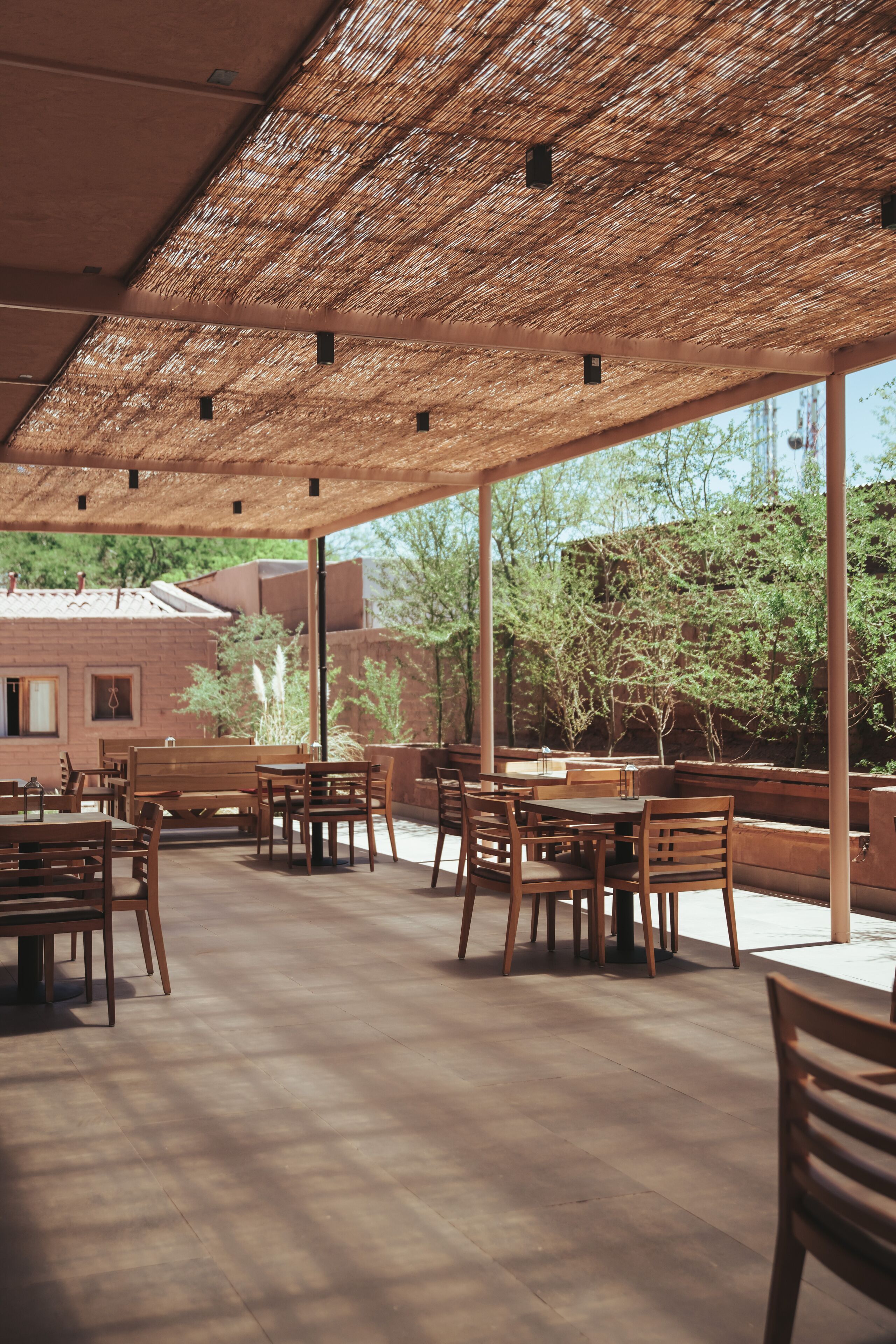 2 restaurants, dinner served, international cuisine