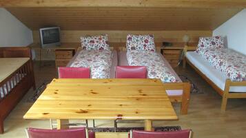 Quadruple Room | Free cots/infant beds, free WiFi