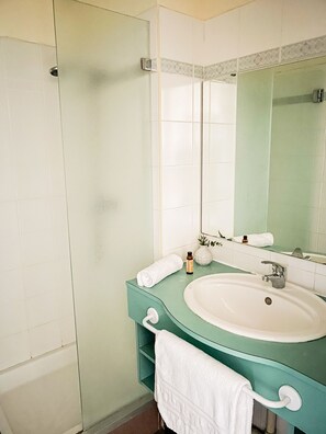 Douche, serviettes fournies
